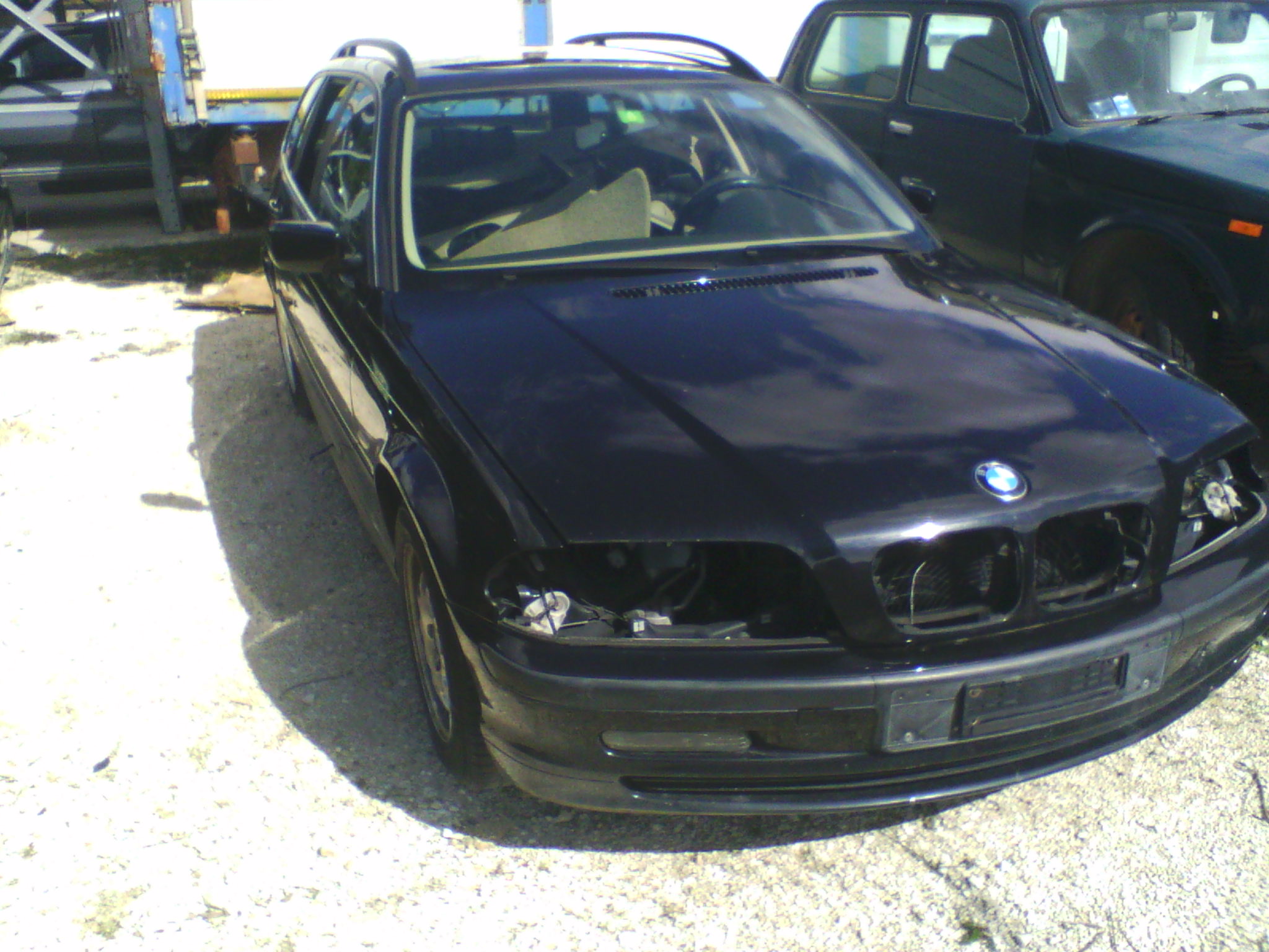 BMW320 i